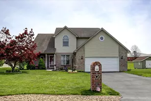 1090 Bel-Air Dr, Chambersburg, PA 17202 - Photo 2