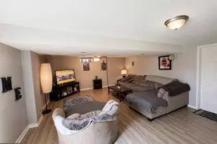 1577 Streamside Dr, Chambersburg, PA 17202 - Photo 8