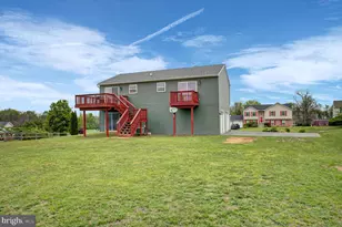 828 Essex Cir, Greencastle, PA 17225 - Photo 2