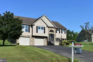 10912 Deerwood Dr, Mercersburg, PA 17236 - Photo 2