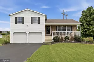 479 Lea Dr, Chambersburg, PA 17202 - Photo 1