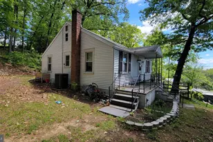 8958 Tomstown Rd, Waynesboro, PA 17268 - Photo 2