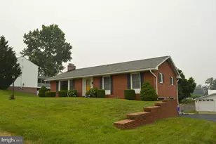 328 Antietam Dr, Waynesboro, PA 17268 - Photo 2
