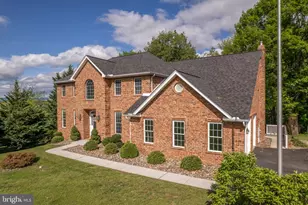 2384 Castlegreen Dr, Greencastle, PA 17225 - Photo 10