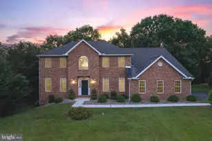 2384 Castlegreen Dr, Greencastle, PA 17225 - Photo 2