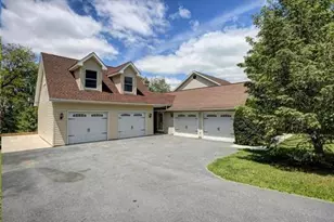 11459 Valleywood Dr, Waynesboro, PA 17268 - Photo 8