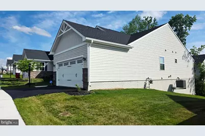 1864 Shannon Drive S, Greencastle, PA 17225 - Photo 4