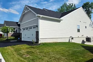 1864 Shannon DR S, Greencastle, PA 17225 - Photo 4