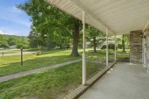 11302 Crofton Cir, Waynesboro, PA 17268 - Photo 4