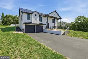 15 Canterbury Dr, Chambersburg, PA 17201 - Photo 1
