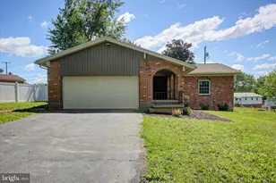 868 Fox Meadow Rd, Chambersburg, PA 17202 - Photo 2