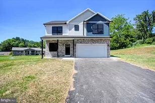 695 Karvois Ct, Chambersburg, PA 17202 - Photo 2
