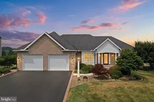 6147 Merion Dr, Fayetteville, PA 17222 - Photo 2
