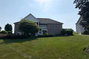 6147 Merion Dr, Fayetteville, PA 17222 - Photo 4