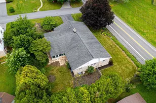 222 Harvest Ln, Chambersburg, PA 17202 - Photo 10