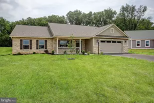 1509 Treeline Dr, Chambersburg, PA 17202 - Photo 2
