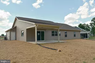 1509 Treeline Dr, Chambersburg, PA 17202 - Photo 2