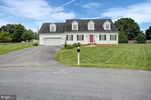 10305 Candura Dr, Waynesboro, PA 17268 - Photo 2