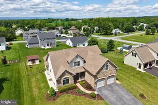 169 Granny Smith Ln, Fayetteville, PA 17222 - Photo 4