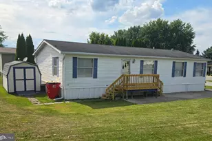 320 Cameo Dr, Fayetteville, PA 17222 - Photo 2
