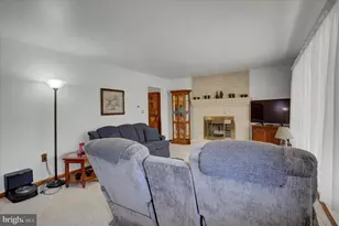 1009 Willowbrook Dr, Chambersburg, PA 17202 - Photo 6