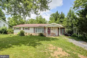 1811 Holly Ln, Chambersburg, PA 17202 - Photo 2