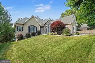 11302 Weatherstone Dr, Waynesboro, PA 17268 - Photo 2