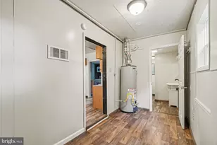 222 W 4th St, Waynesboro, PA 17268 - Photo 12