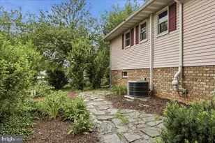2964 Roosevelt Dr, Chambersburg, PA 17201 - Photo 10