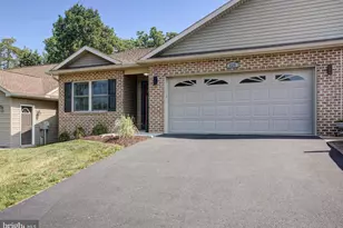 625 Shook Ct W, Greencastle, PA 17225 - Photo 2