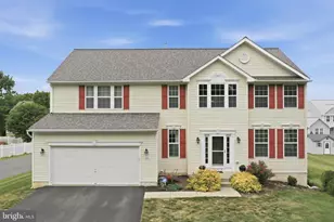 807 Crestwood Dr, Chambersburg, PA 17202 - Photo 2