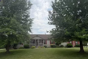 141 Hampton Dr, Chambersburg, PA 17202 - Photo 2