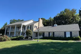 586 Crestwood Dr, Chambersburg, PA 17202 - Photo 2