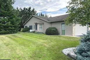 364 Phoenix Dr, Chambersburg, PA 17201 - Photo 2