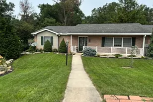 8 Oxford Ct, Chambersburg, PA 17201 - Photo 1