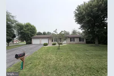 2714 Fillmore Dr, Chambersburg, PA 17201 - Photo 2