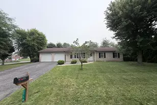 2714 Fillmore Dr, Chambersburg, PA 17201 - Photo 2