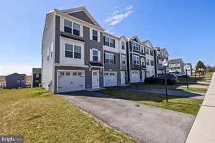 918 Setting Sun Ln, Chambersburg, PA 17201 - Photo 1