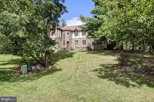 2013 Castlegreen Ct, Greencastle, PA 17225 - Photo 2
