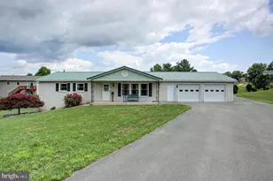 10 Surrey Ct, Chambersburg, PA 17201 - Photo 4