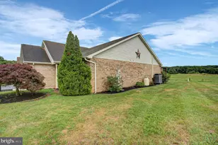 2374 Majestic Ct, Chambersburg, PA 17202 - Photo 4