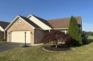 2374 Majestic Ct, Chambersburg, PA 17202 - Photo 2