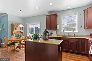 1046 Alandale Dr, Chambersburg, PA 17202 - Photo 2