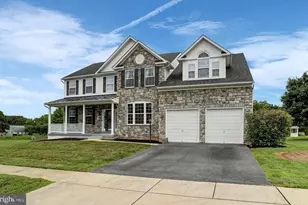 231 Scarlet Cir, Greencastle, PA 17225 - Photo 2