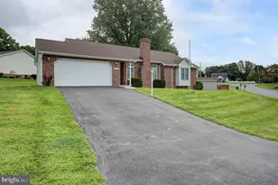 12920 Spring Aire Cir, Waynesboro, PA 17268 - Photo 2