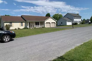 13153 Seneca Dr, Waynesboro, PA 17268 - Photo 2