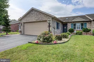 348 Phoenix Dr, Chambersburg, PA 17201 - Photo 1