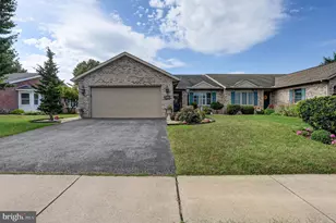 348 Phoenix Dr, Chambersburg, PA 17201 - Photo 2