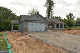 1523 Treeline Dr, Chambersburg, PA 17202 - Photo 2