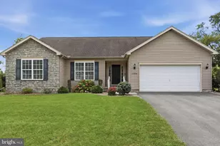 1784 Falcon Ln, Chambersburg, PA 17202 - Photo 2